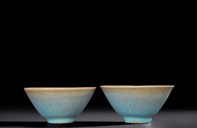 An unusual pair of Jun-type deep bowls, Ming-Qing dynasty (1368-1911)
