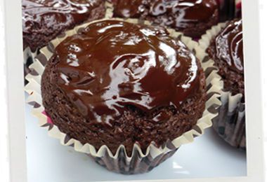 Muffins tout chocolat (au chocolat et pépites de chocolat, glaçage chocolat) 