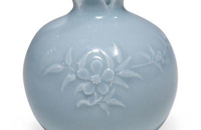 A clair-de-lune-glazed pomegranate-shaped vase, 19th-20th century