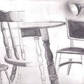 chaise, table et lampe