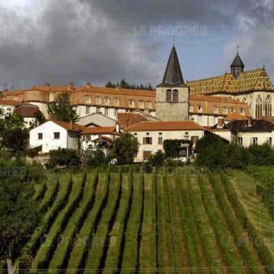 La côte roannaise. À la source de la Loire. En 1439.