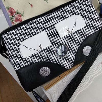 Un petit sac à mains pied de poule