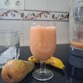 Smoothie à la poire à la banane et jus de goyave à l’eau de coco