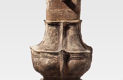 A pottery ritual wine vessel, fanghu, Eastern Zhou Dynasty (770-221 BC)