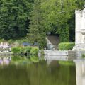 Chateau et lac de la reine Blanche (Chantilly)