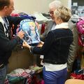 CARTABLES A 1€ ET FOURNITURES SCOLAIRES A BAS PRIX DANS LES RAYONS DU « PETIT BONHEUR ».