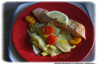 SAUMON A L'UNILATERALE, POIREAUX BRAISES ET POMME VAPEUR