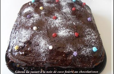 Gâteau au yaourt à la noix de coco fourré au chocolat/coco