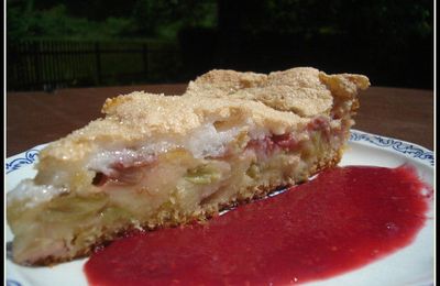 Gateau à la rhubarbe meringuée et son coulis de framboises de Belle Maman