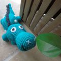 Dinosaure bleu au crochet