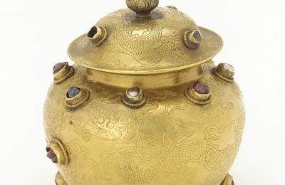 Covered jar of gold inlaid with gems, Ming dynasty, Xuande reign (1426-1435)
