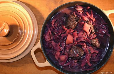 Mijoté de joue de bœuf aux pommes et chou rouge