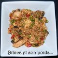 Riz frit au poulet, champignons, petits pois et poivrons