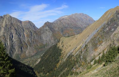 Le col de Plancol entre l'Armet et le Taillefer.