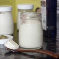 Yaourts au lait de chèvre, à la cardamome et à la fleur d'oranger