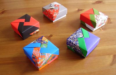 Cinq magnifiques boîtes avec de très beaux papiers