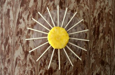 Un goûter d'été fruité : le gâteau trompe l'oeil sous le soleil exactement