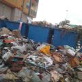 Brazzaville : des bacs à ordures de la société Averda pleins à craquer gênant la circulation