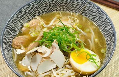 Ramen fraîches, bouillon de volaille et agneau