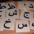 alphabet arabe et chiffre arabe rugueux