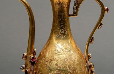 Gold ewer with gemstones, Ming dynasty, 15th century