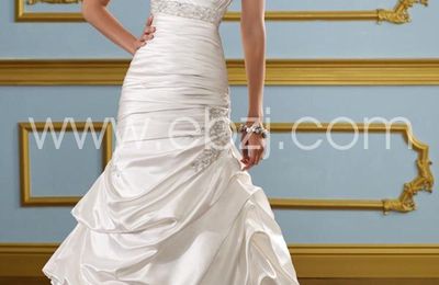 A New Full Hearted Designed Wedding Dress 