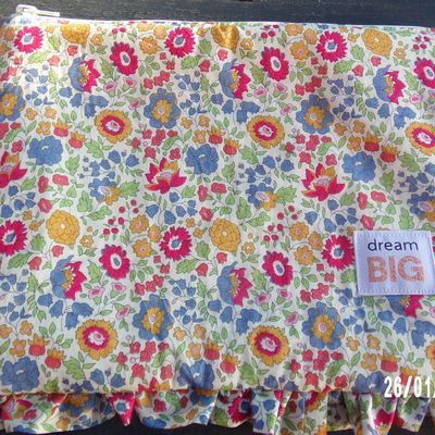 Pochettes volantées