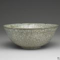 Bowl with hibiscus-shaped rim in green glaze, Ge ware, Southern Song-Yuan dynasty (1127-1368)