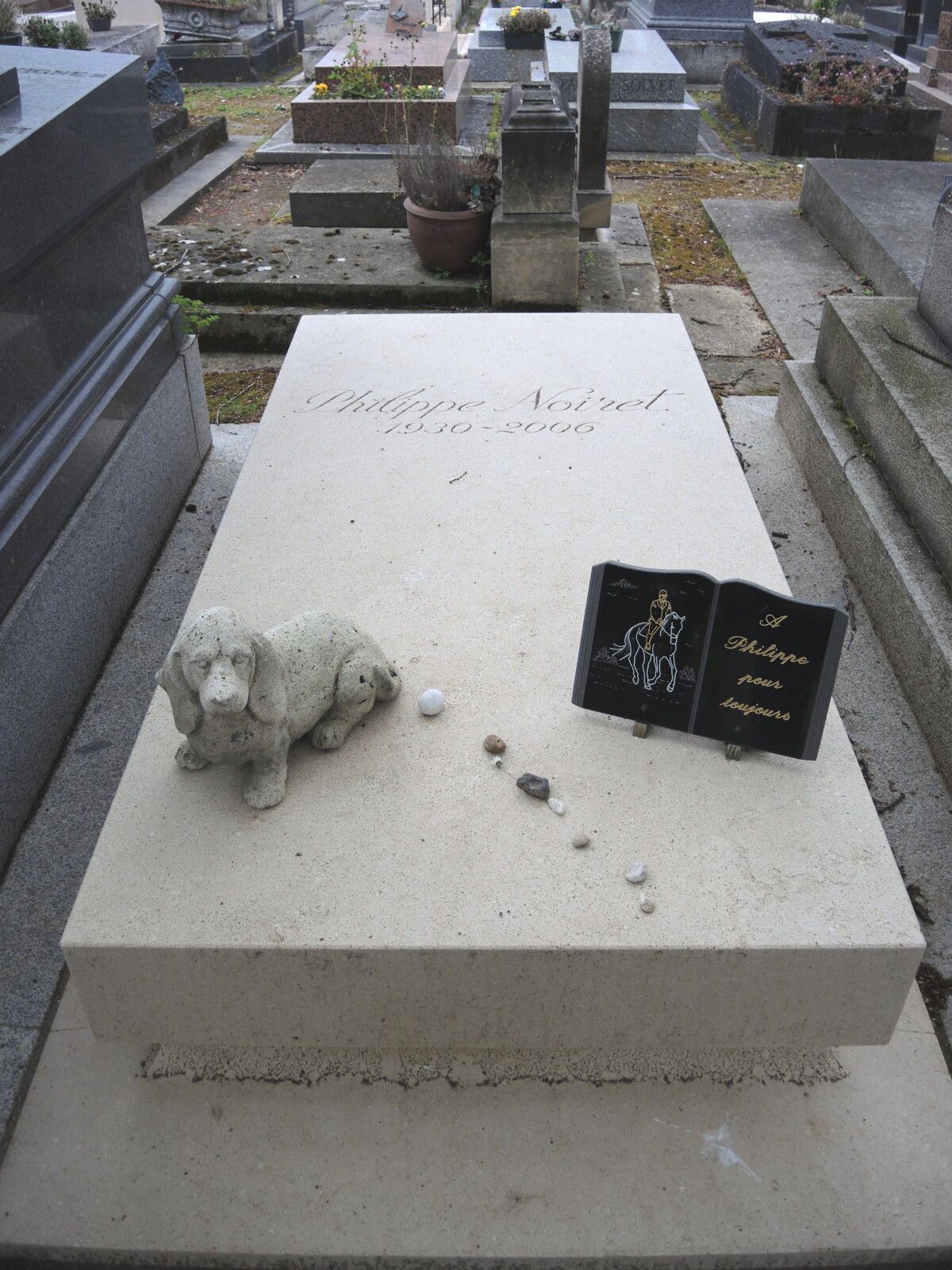 Paris, cimetière Montparnassse, tombe de Philippe Noiret (75)