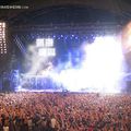 Se déchaîner dans un concert, danser, sauter, bouger... 