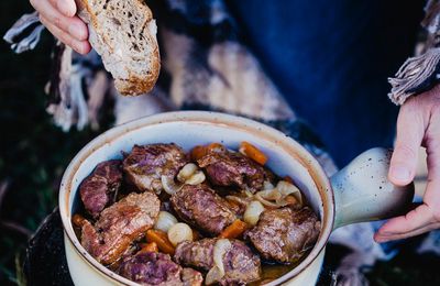Joues de porc aux petits oignons et cidre