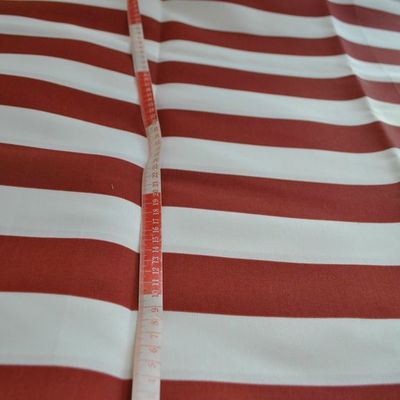 Tissu enduit à rayures