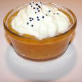 Compote de pêches et chantilly à la rose