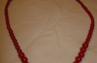 Collier de perles rouge