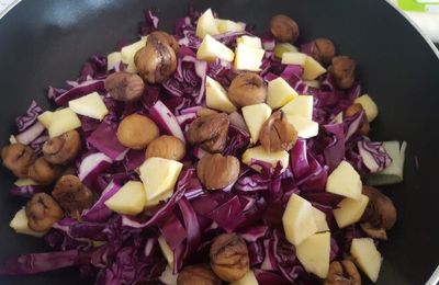 COCOTTE CHOU ROUGE-POIREAUX ET CHÂTAIGNES